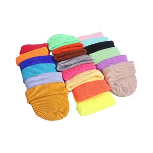 Bonnet tricoté en acrylique chaud d'hiver personnalisé avec motif nœuds et logo, taille unique pour hommes et femmes, vente en gros - Product Image 3