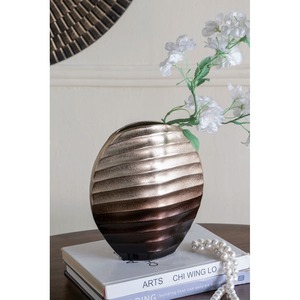 Vase de table moderne en bronze, design côtelé fait main pour la décoration intérieure - Product Image 6