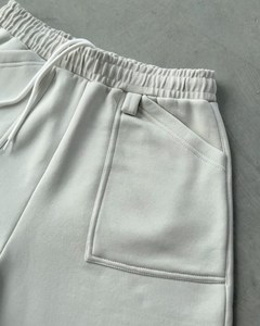 กางเกงวอร์มเอวยางยืดลำลองสำหรับผู้ชาย มีกระเป๋าข้าง สีฟ้าอ่อนและสีเบจ ผ้าฝ้าย ทรงจ็อกเกอร์ น้ำหนักปานกลาง ดีไซน์ด้านหน้าเรียบ สำหรับฤดูใบไม้ผลิ - Product Image 3