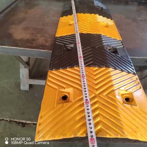 Redutor <span class=keywords><strong>de</strong></span> Velocidade <span class=keywords><strong>de</strong></span> Borracha <span class=keywords><strong>de</strong></span> Alta Qualidade e Alta Resistência 500 1000 mm - Product Image 2