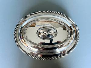 Bol à Casserole Élégant Classique Durable en Acier Inoxydable |   Couvercle à fermeture sécurisée pour garder les aliments chauds, frais et hygiéniques plus longtemps - Product Image 3