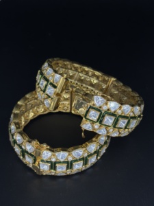 Ensemble de bracelets en moissanite taillée |   Émail Meenakari vert |   Argent 925 plaqué or |   Bijoux de mariée indiens en gros - Product Image 4