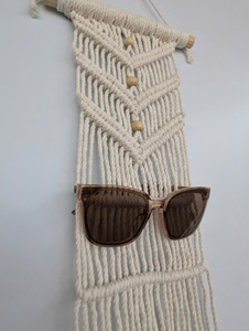Décoration murale en macramé avec perles en bois et support pour lunettes de soleil, corde en coton blanc, support personnalisé pour lunettes de soleil en macramé - Product Image 4
