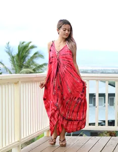 Robe longue en rayonne tie-dye rouge rubis pour femme, sans manches, coupe ample, col en V profond, robe longue pour les vacances - Product Image 1