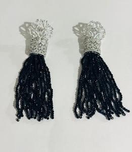 Parure de bijoux noire perlée avec collier pendentif en strass et boucles d'oreilles pendantes pour femme, idéale pour les soirées et la mode - Product Image 4