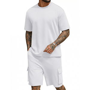Ensemble deux pièces blanc pour hommes, t-shirt uni à manches courtes et short cargo, tenue décontractée d'été style streetwear, dernière mode - Product Image 3