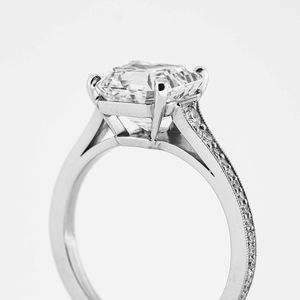 Anillo de Compromiso Sofisticado de Oro Blanco de 14K con Diamante Cultivado en Laboratorio de Corte Esmeralda, Engastado en Puntas, Certificado IGI, 4g 3.60ct VVS - Product Image 5