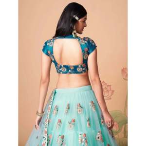 Atractivo Lehenga Choli Azul Bordado en Tela de Red para Tallas Grandes, Ideal para Compromisos - Product Image 1