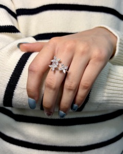 แหวนผีเสื้อแบบเปิดคลาสสิก ประดับเพชรทรงลูกแพร์และทรงมาร์คีส์ เพชรเลี้ยงในห้องปฏิบัติการ ทอง 10K ขายส่ง OEM ผู้ผลิตและจำหน่ายเครื่องประดับชั้นดี - Product Image 3