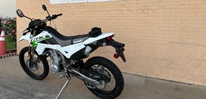 Moto tout-terrain professionnelle de 292 cm3 avec transmission à 6 vitesses, suspension réglable et système d'injection de carburant - Product Image 4