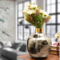 Vase de table en métal géométrique, décoration florale contemporaine pour un style de maison moderne, finition antique, vase décoratif en métal pour fleurs