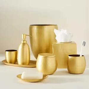 Ensemble d'accessoires de salle de bain en métal design avec porte-brosse à dents - Product Image 4