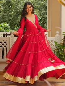 Traje de gala largo estilo Angrakha rojo de georgette con encaje Gota Patti y trabajo de espejo, con dupatta, para fiestas tradicionales indias. - Product Image 1