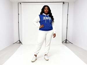 เสื้อฮู้ดผ้าฝ้ายฟลีซปักลายตัวอักษรโลโก้ Zeta Phi Beta  รักษ์โลก ทรงปกติ  ปรับแต่งได้  เสื้อฮู้ดผู้หญิงสำหรับฤดูหนาว - Product Image 3