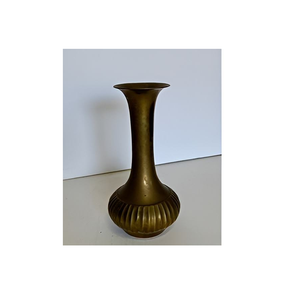 Vase en métal décoratif, accent de décoration contemporain pour la maison, porte-fleurs pour la table à manger, la chambre et le bureau - Product Image 6