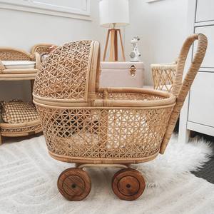 Tendance, cadeaux uniques pour enfants, jouets écologiques, fabriqué à la main, en rotin, chariot de poupée, poussettes naturelles pour poupées - Product Image 1