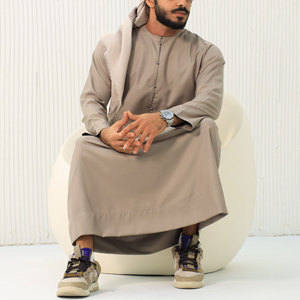 Fabricant OEM de Thobe, vêtement islamique à manches longues conçu pour un usage quotidien et une production sous marque privée - Product Image 5