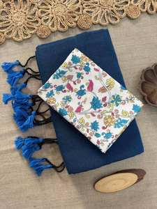 Sari en coton Khadi élégant fait main - Léger pour un usage quotidien avec un chemisier à imprimé vache design - Product Image 2