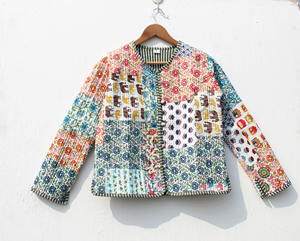 Chaqueta Acolchada de Algodón Unisex Hecha a Mano en India, Ligera y Cálida para Cada Temporada, Diseño Floral con Parches, Transpirable - Product Image 1