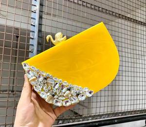 กระเป๋าคลัทช์เรซิ่นพรีเมียมสำหรับผู้หญิง กระเป๋าอะคริลิกใส ดีไซน์หรูหรา สำหรับงานปาร์ตี้ งานแต่งงาน - Product Image 2