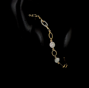 Bracelet élégant à maillons ovales sertis de diamants – Bijou en or jaune avec diamants taille ronde pour femme - Product Image 4