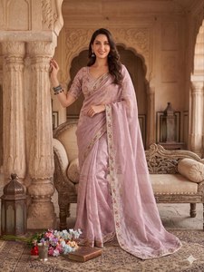 Sari en soie de luxe pour femme, orné de perles élégantes faites à la main et d'un bordure brodée, avec un haut brodé inclus. - Product Image 3