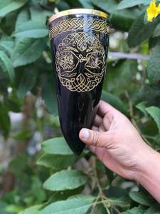 Cuerno Vikingo para Beber con Soporte, Diseño Único, Logotipo Personalizado, Hecho a Mano, Duradero, Estilo Feng Shui, Alta Calidad - Product Image 3