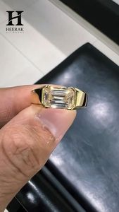 แหวนแต่งงานผู้ชายทองคำขาว 14K 18K หรูหรา ประดับเพชรทรงเหลี่ยมมรกตจากแล็บ ขัดเงาสูง แบบครึ่งขอบ - Product Image 4