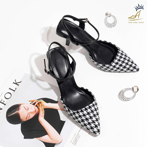 Elegantes Zapatos de Tacón con Tira Trasera para Mujer: Punta en Pico de 7 cm en Tweed y Satén - Product Image 4