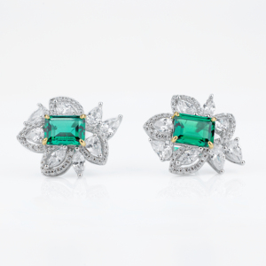 Boucles d'oreilles clous élégantes en argent sterling 925 plaqué rhodium avec zircon taille poire et halo floral, bijoux de luxe pour mariage - Product Image 1