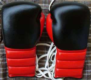Gants de combat en PU, gants de boxe en cuir artificiel de qualité supérieure, sangle de poignet réglable pour la fermeture, rembourrage absorbant les chocs - Product Image 6