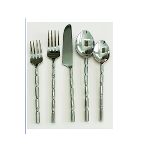 Juego de Cubiertos Desechables de Acero Inoxidable de Primera Calidad, 4 Piezas, Cuchillo, Tenedor y Cuchara, Acabado Pulido Reflectante, Apto para Lavavajillas, Sostenible - Product Image 2