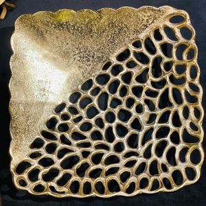 Plateau décoratif en aluminium doré pour fruits, de forme carrée, pour service et restauration, à prix impressionnant - Product Image 1