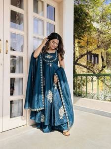 Costume Anarkali en soie pour femmes avec broderie, longueur au sol, tenue de mariage traditionnelle, style Inde Pakistan - Product Image 2