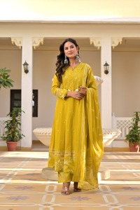 Ensemble Salwar Kameez pour femme en coton pur brodé jaune avec travail de miroir, Kurti à manches 3/4 et pantalon avec dupatta pour fête et mariage - Product Image 3
