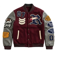 Fabricant OEM sur mesure de vestes universitaires de haute qualité en laine avec broderie de patchs en chenille, motifs camouflage, argyle, paisley et stand.