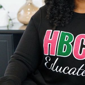 Sudadera Negra HBCU AKA Chenille, Cuello Redondo, Manga Larga, Felpa Suave, Informal, para Mujer, Ropa de Sororidad, Elegante - Product Image 2