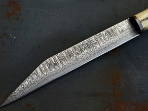 Couteau de chasse en acier damas forgé à la main avec manche en os de chameau et étui en cuir, lame à pointe tombante - Product Image 3