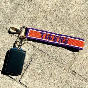 Porte-clés perlé fait main motif fraise cerise, breloque de sac style lettres, flamant rose, amour, Saint-Valentin, cadeau de rentrée scolaire - Product Image 6