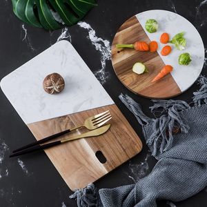 Planche à découper moderne en marbre et bois, surface de découpe élégante pour la préparation des légumes, des fruits, du pain, de la viande et du fromage - Product Image 1