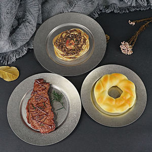 Assiette de service ronde en métal doré Lavie Creations, design moderne, passe au lave-vaisselle, pour la décoration de mariages et de fêtes - Product Image 5