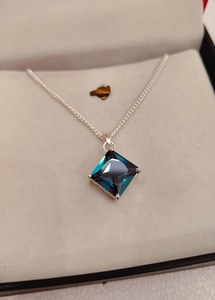 Colgante Étnico Hecho a Mano de Plata de Ley 925 con Zafiro Teal Cuadrado Cultivado en Laboratorio, Certificado IGI, Regalo para Mujeres y Hombres - Product Image 4