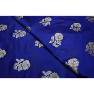 Tela de Brocado de Poliéster con Bordado Floral Azul Rey, 44 Pulgadas de Ancho, Estilo Jacquard con Flores Doradas, Se Vende por Yarda - Product Image 2