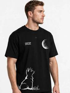 ONETEN APPAREL Camiseta negra de manga corta con cuello redondo para hombre con estampado gráfico de gato y luna - Product Image 5