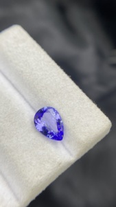 Pierre naturelle certifiée Tanzanite taille poire, couleur et lustre excellents, Zoisite naturelle 1,98 carat, clarté loupe. - Product Image 2