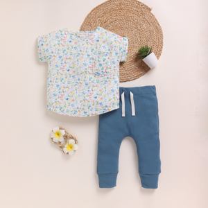 Conjunto de ropa de bebé de gran tamaño de muselina orgánica de calidad superior Camiseta floral de primavera y mallas con mezclilla para recién nacidos - Product Image 1