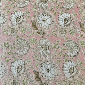 Tissu en coton imprimé à la main – Base rose doux, imprimé floral blanc et olive Jaal, textile indien traditionnel - Product Image 2
