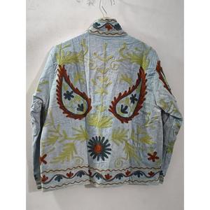 เสื้อแจ็คเก็ตปักลายดอกไม้ด้วยมือ คอจีน แขนยาว ผ้าฝ้าย สำหรับผู้หญิง ใส่ได้ในฤดูใบไม้ผลิ ความยาวปกติ ติดกระดุมแถวเดียว - Product Image 2