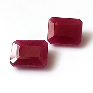 Ensemble de 2 pierres précieuses en rubis corindon naturel d'Afrique de 9,05 carats, taille émeraude, facettées - Product Image 4