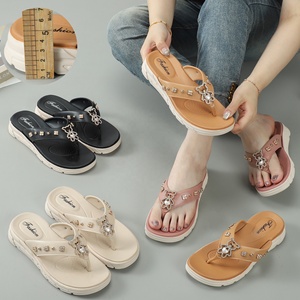 Chanclas de joyería con cadena de perlas y diamantes de imitación de cristal para mujer, sandalias, zapatillas, zapatos de PVC transpirables suaves - Product Image 1